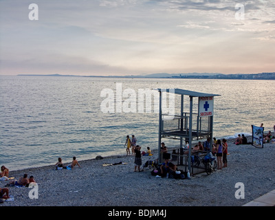 Erste Hilfe Posten/Strandwache. Promenade Des Anglais. Schön. Cote d ' Azur, Frankreich. Poste De Secouers. Plage, Strand, Sonnenuntergang. Stockfoto