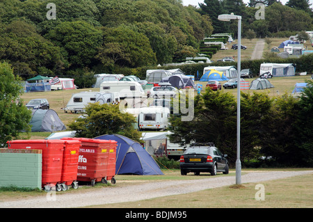 Lagerplätze auf einem camping und Caravaning Website unter Whitecliff Bay Isle Of Wight UK zu verweigern Stockfoto