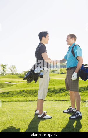 Männer am Golfplatz Stockfoto