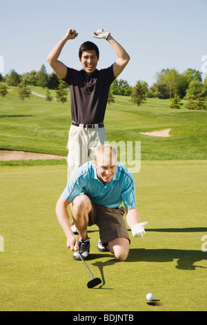 Männer spielen Golf Stockfoto