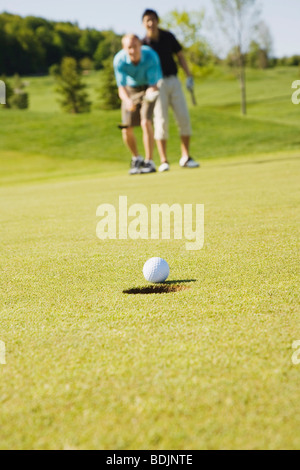 Männer spielen Golf Stockfoto