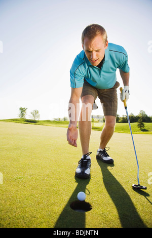 Man spielt Golf Stockfoto