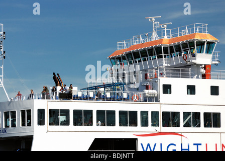 Auto-Passagier-Fähre in Lymington aus The Isle Of Wight Stockfoto