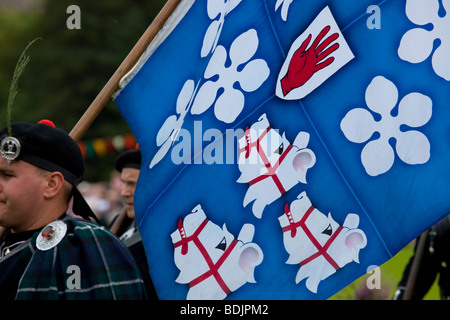 Lonach Highlander   einzigartige März Geschlechtsgenossen um oberen Donside, Schottland, Großbritannien Stockfoto