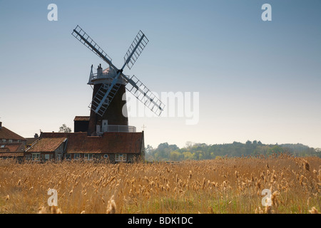 Cley nächstes Meer Norfolk Windmühle jetzt ein Gästehaus B & B Stockfoto