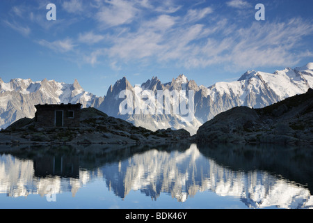 Aiguilles de Chamonix spiegelt in Lac Blanc Stockfoto