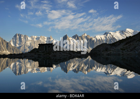 Aiguilles de Chamonix spiegelt in Lac Blanc Stockfoto