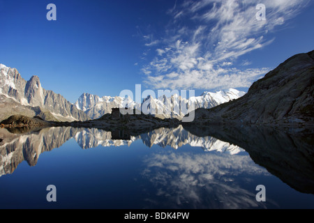 Aiguilles de Chamonix spiegelt in Lac Blanc Stockfoto