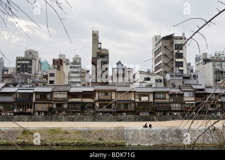 Stadtteil Gion in Kyoto am Fluss Kamo in Japan Stockfoto