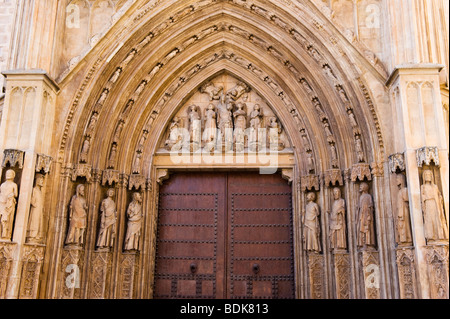 Spanien, Stadt Valencia, Kathedrale, Plaza De La Virgen, des alten gotischen Stil Apostels Tür oder Puerta de Los Apostoles Stockfoto