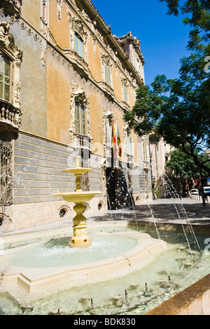 Spanien, Valencia, Calle Rinconada Garcia, Museo Nacional de Cerámica González Martí, externe oder äußere Ansicht mit Brunnen Stockfoto