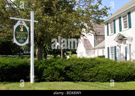 Exterieur und Zeichen für das Sandwich Glass Museum in Sandwich, Cape Cod Stockfoto