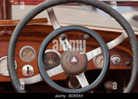 Dashboard ein 1927 Mercedes-Benz 630 Modell K im Gooding & Unternehmen Zelt beim 2009 Pebble Beach Concours d ' Elegance. Stockfoto