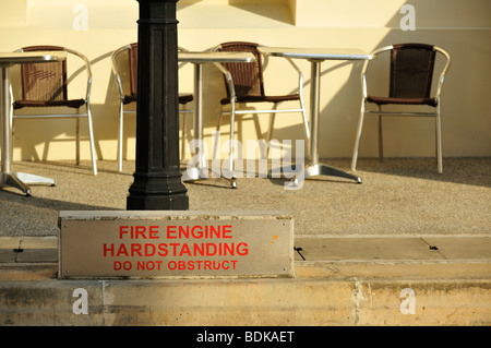 Feuerwehr-Motorabstellfuß - Nicht behindern, SINGAPUR-SIN Stockfoto