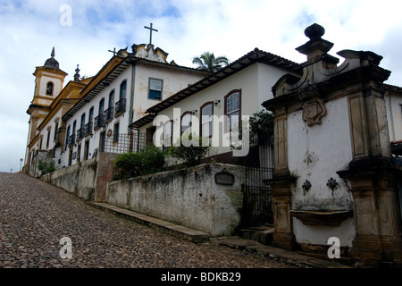 Straßen mit portugiesischen Kolonialbauten, historische UNESCO-Welterbe, Mariana, Minas Gerais, Brasilien Stockfoto