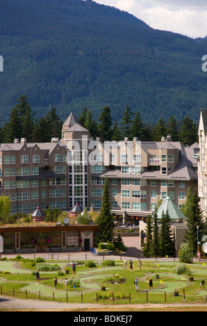 Fairmont Chateau Whistler am Fuße des Blackcomb Mountain, Whistler, Britisch-Kolumbien, Kanada. Stockfoto