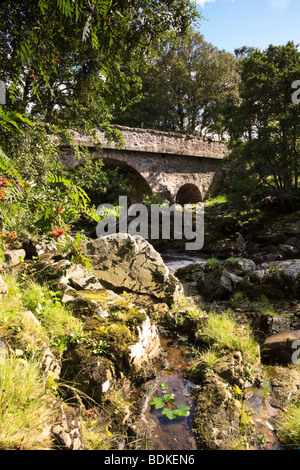 Dalbrach Bridge über den Fluss North Esk in Glen Esk, Angus, Schottland Stockfoto