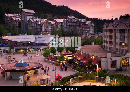 Sonnenuntergang über Whistler Village, Whistler, Britisch-Kolumbien, Kanada. Stockfoto