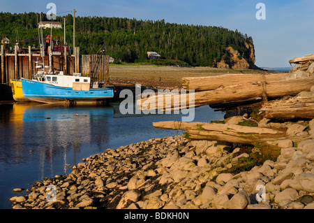 Alte Dock und Eulen Kopf Cliff bei Sonnenuntergang in der Bucht von Fundy alma New Brunswick bei Ebbe Stockfoto