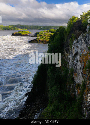 Klippen am Reversing Falls in Saint John, New Brunswick, an den niedrigen Gezeiten der Bay Of Fundy Stockfoto