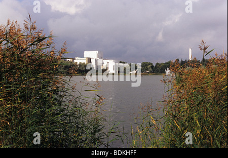 Toloviken See im Central Park mit der Oper im Hintergrund, Helsinki, Finnland Stockfoto