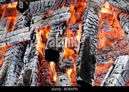 Brennendes Holz details Stockfoto