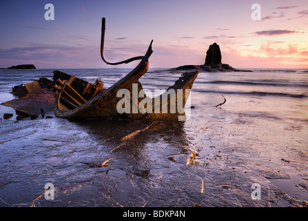 Das Wrack am schwarzen Nab, gegen Bay kurz vor Sonnenaufgang ein Sommer Stockfoto