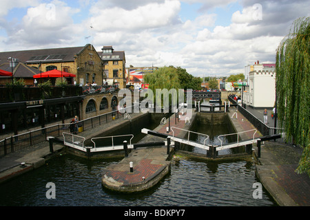 Hampstead Road Lock oder, wie es mehr allgemein bekannt, Camden Lock, London, UK ist. Stockfoto