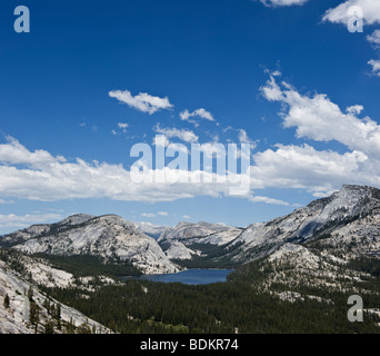 Yosemite Nationalpark, Kalifornien - Tenaya See und die Berge von oben Olmsted Point gesehen Stockfoto