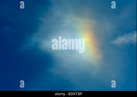 Eine seltene Regenbogen Wolke über Südengland. Stockfoto