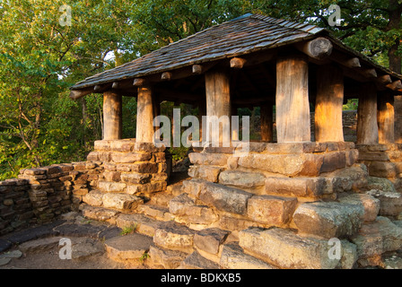 CCC Scenic übersehen mit Blick auf Lee Creek Valley in des Teufels Den Staatspark, Arkansas gebaut mit einheimischen Steinen und Protokolle. Stockfoto