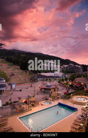 Sonnenuntergang über Whistler Village, Whistler, Britisch-Kolumbien, Kanada. Stockfoto