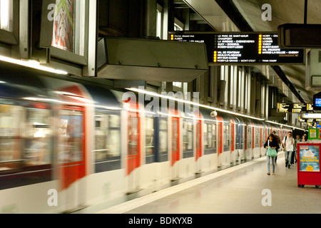 Verteidigung der u-Bahnstation, Verteidigung, Paris Frankreich Stockfoto