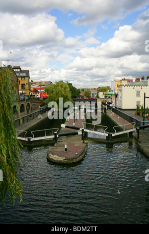 Hampstead Road Lock oder, wie es mehr allgemein bekannt, Camden Lock, London, UK ist. Stockfoto