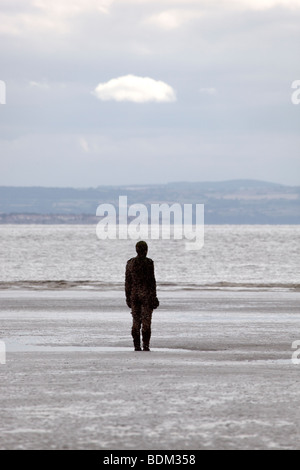 Anthony Gormleys woanders auf Crosby Strand nahe Liverpool Stockfoto