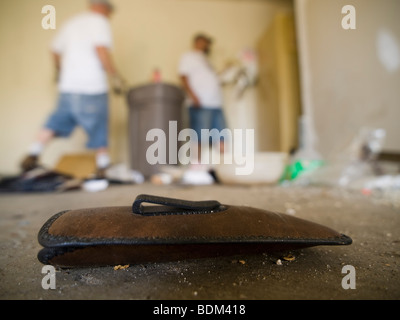 Den ehemaligen Eigentümern zurückgelassen in einem bankeigenen abgeschotteten Haus Stockfoto