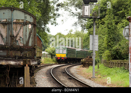 Alte Wagen auf einem Abstellgleis, Pickering Station, North Yorkshire, England, UK Stockfoto