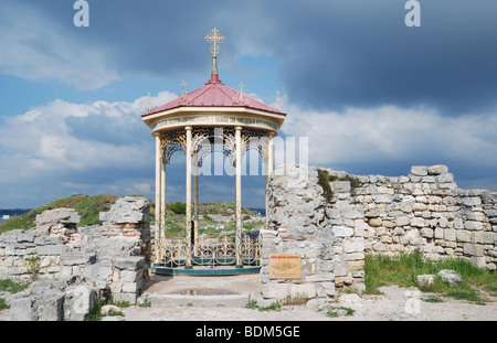 Landschaft mit antiken Ruinen von Chersones und Kapelle Vladimirs Taufe Stockfoto