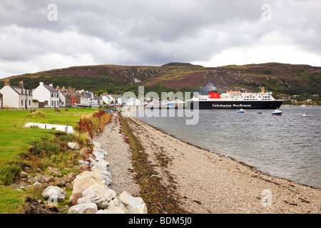 CalMac, Caladonian MacBryne, Autofähre, 'Eilean Leodhais' in Ullapool. Caithness, Sutherland, Schottland Stockfoto