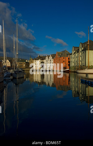 Die Waterfront. Brosundet Kanal. Alesund. Weitere Og Romsdal.Norway Stockfoto