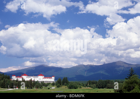 DAS OMNI MOUNT WASHINGTON HOTEL UND RESORT IN DEN WHITE MOUNTAINS.  BRETTON WOODS, NEW HAMPSHIRE.  SOMMER. Stockfoto