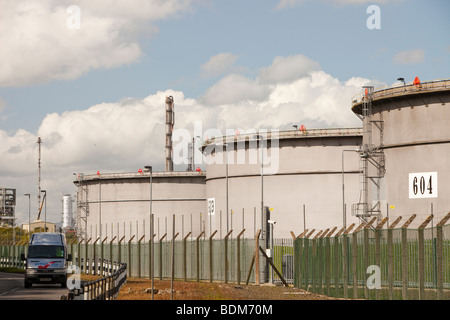 Die Ineos-Öl-Raffinerie in Grangemouth, Schottland, Großbritannien. Die Seite ist verantwortlich für massive C02-Emissionen. Stockfoto