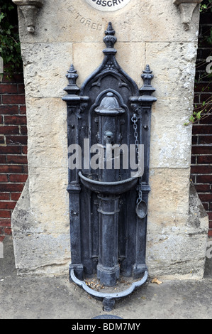 Öffentlichen Wasserhahn trinken und Pumpe in Lewes East Sussex UK Stockfoto