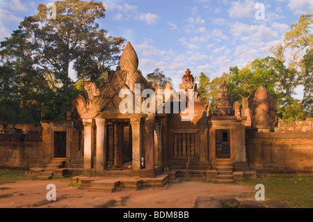 Banteay Srei Tempel hinduistischen Tempel in Angkor Temple Complex in der Nähe von Siem Reap (Siam Reap) Kambodscha, Khmer Musterbeispiel Stockfoto