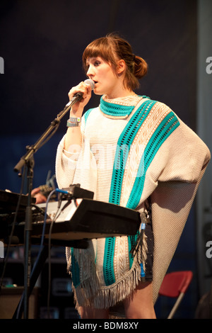 Cate le Bon auf dem Greenman Festival 2009, Glanusk Park, Brecon, Wales Stockfoto