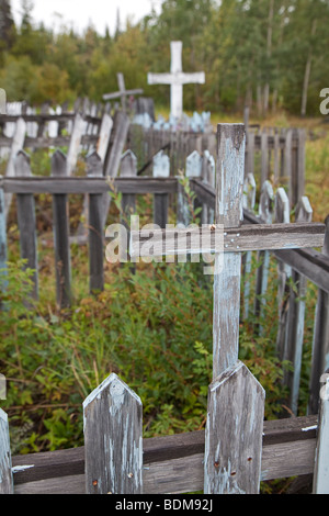 Copper Center, Alaska - ein Friedhof mit Holzkreuzen und hölzernen Zäune um jedes Grab. Stockfoto