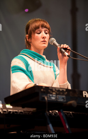 Cate le Bon auf dem Greenman Festival 2009, Glanusk Park, Brecon, Wales Stockfoto