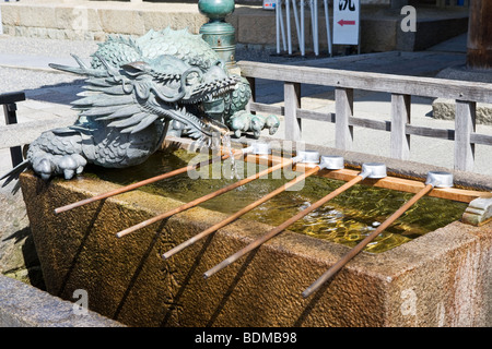 Quellwasser zum Trinken an den Kiyomizudera "Pure Wasser Tempel" in Kyoto, Japan Stockfoto