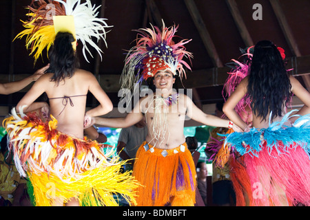 Traditionelle polynesische Tänzer auf Rarotonga in Cook-Inseln in der Südsee Stockfoto