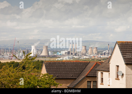 Die Ineos-Öl-Raffinerie in Grangemouth, Schottland, Großbritannien. Die Seite ist verantwortlich für massive C02-Emissionen. Stockfoto